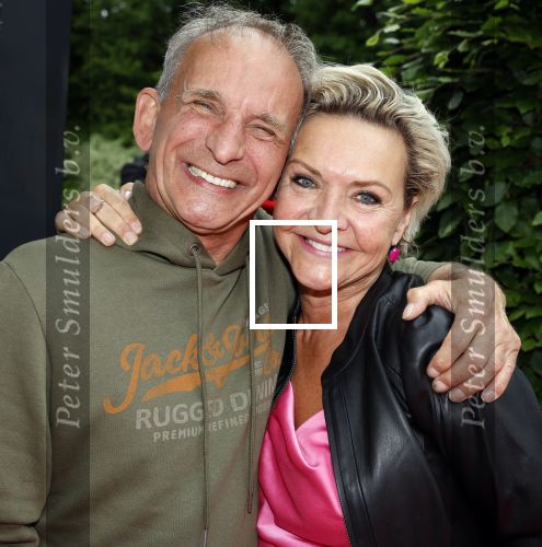 Huizen 25 mei 2022
Feestje ivm de nieuwe TLC serie van Louisa en Rowan op z\'n Gooisch. Louisa Janssen en haar man Rowan .
Johan Vlemmix en Mariska v Kolck