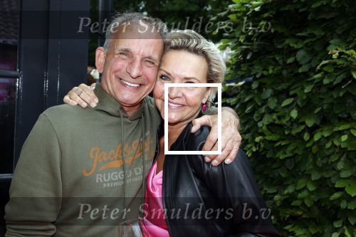Huizen 25 mei 2022
Feestje ivm de nieuwe TLC serie van Louisa en Rowan op z\'n Gooisch. Louisa Janssen en haar man Rowan .
Johan Vlemmix en Mariska v Kolck