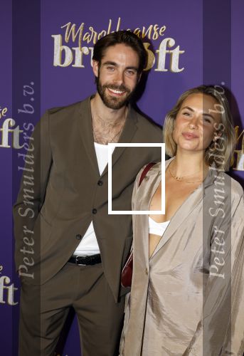 Amsterdam 30 mei 2022
Premiere Marokkaanse bruiloft in Tuschinski met oa als castleden Samouya Ahouaoui Walid Benmbarek Pip Pellens Liza Sips en Nabil Aouled Ayad in tuschinski. Jord Knotter met zijn vriendin Emma Hijnekamp