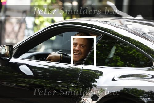 Amsterdam 27 mei 2022
Lil Kleine met Nighel in zijn porsche 911 in Amsterdam zuid