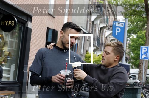 Amsterdam 27 mei 2022
Lil Kleine met Nighel in zijn porsche 911 in Amsterdam zuid