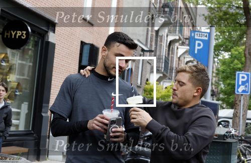 Amsterdam 27 mei 2022
Lil Kleine met Nighel in zijn porsche 911 in Amsterdam zuid