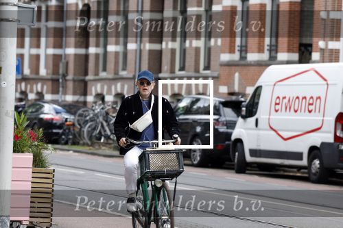 Amsterdam 27 mei 2022
Marc-Marie Huijbregtss op de fiets in Amsterdam zuid