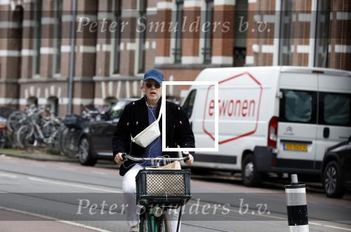 Amsterdam 27 mei 2022
Marc-Marie Huijbregtss op de fiets in Amsterdam zuid