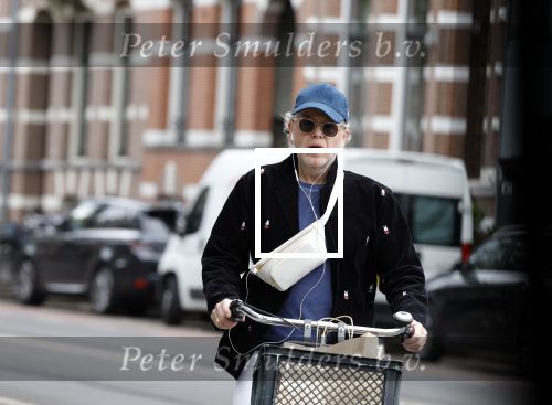 Amsterdam 27 mei 2022
Marc-Marie Huijbregtss op de fiets in Amsterdam zuid