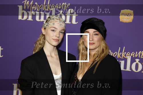 Amsterdam 30 mei 2022
Premiere Marokkaanse bruiloft in Tuschinski met oa als castleden Samouya Ahouaoui Walid Benmbarek Pip Pellens Liza Sips en Nabil Aouled Ayad in tuschinski.