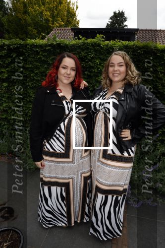 Huizen 25 mei 2022
Feestje ivm de nieuwe TLC serie van Louisa en Rowan op z\'n Gooisch. Louisa Janssen en haar man Rowan . Mathilde Keuter (zwanger) en haar zus Gerda Keuter