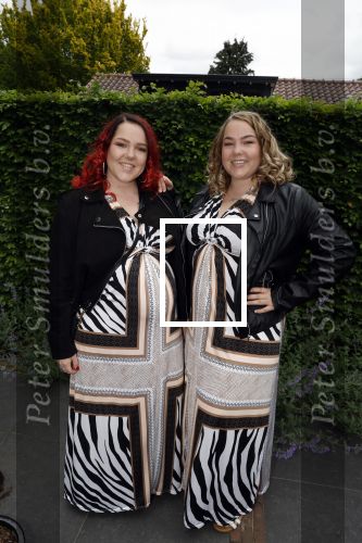 Huizen 25 mei 2022
Feestje ivm de nieuwe TLC serie van Louisa en Rowan op z\'n Gooisch. Louisa Janssen en haar man Rowan . Mathilde Keuter (zwanger) en haar zus Gerda Keuter