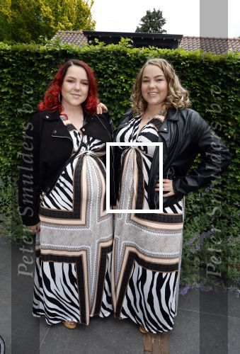 Huizen 25 mei 2022
Feestje ivm de nieuwe TLC serie van Louisa en Rowan op z\'n Gooisch. Louisa Janssen en haar man Rowan . Mathilde Keuter (zwanger) en haar zus Gerda Keuter
