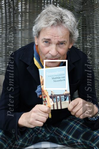 Zandvoort 31 mei 2022
Presentatie boek waar Matthijs v Nieuwkerk de mooiste verhalen voor uitgekozen heeft.