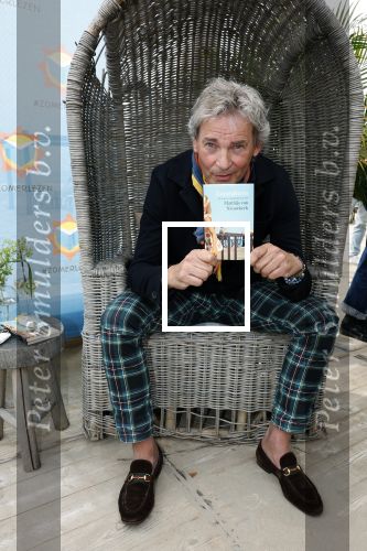 Zandvoort 31 mei 2022
Presentatie boek waar Matthijs v Nieuwkerk de mooiste verhalen voor uitgekozen heeft.