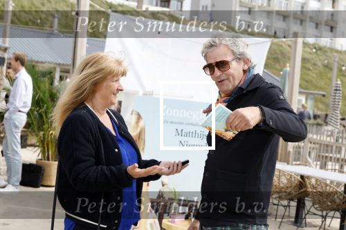 Zandvoort 31 mei 2022
Presentatie boek waar Matthijs v Nieuwkerk de mooiste verhalen voor uitgekozen heeft. 
Matthijs v Nieuwkerk en Karin Riethoven