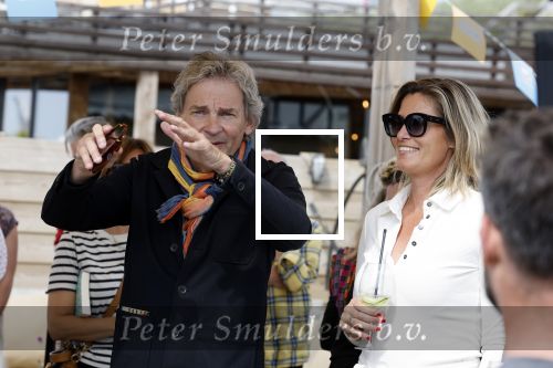 Zandvoort 31 mei 2022
Presentatie boek waar Matthijs v Nieuwkerk de mooiste verhalen voor uitgekozen heeft. 
Matthijs v Nieuwkerk met zijn vriendin Martha Riemsma