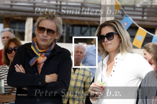 Zandvoort 31 mei 2022
Presentatie boek waar Matthijs v Nieuwkerk de mooiste verhalen voor uitgekozen heeft. 
Matthijs v Nieuwkerk met zijn vriendin Martha Riemsma