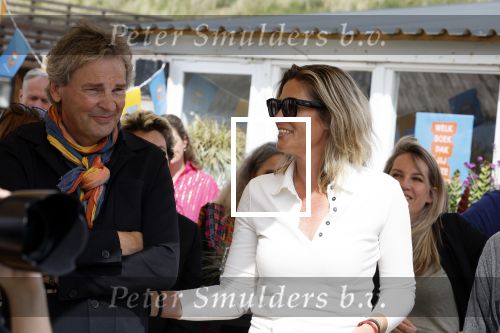 Zandvoort 31 mei 2022
Presentatie boek waar Matthijs v Nieuwkerk de mooiste verhalen voor uitgekozen heeft. 
Matthijs v Nieuwkerk met zijn vriendin Martha Riemsma