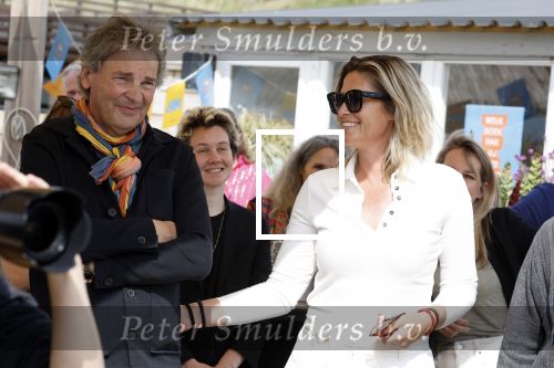 Zandvoort 31 mei 2022
Presentatie boek waar Matthijs v Nieuwkerk de mooiste verhalen voor uitgekozen heeft. 
Matthijs v Nieuwkerk met zijn vriendin Martha Riemsma