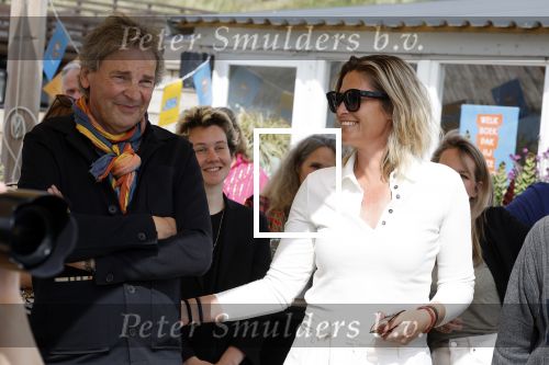 Zandvoort 31 mei 2022
Presentatie boek waar Matthijs v Nieuwkerk de mooiste verhalen voor uitgekozen heeft. 
Matthijs v Nieuwkerk met zijn vriendin Martha Riemsma