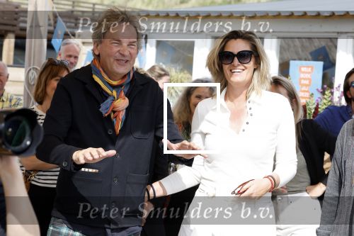 Zandvoort 31 mei 2022
Presentatie boek waar Matthijs v Nieuwkerk de mooiste verhalen voor uitgekozen heeft. 
Matthijs v Nieuwkerk met zijn vriendin Martha Riemsma