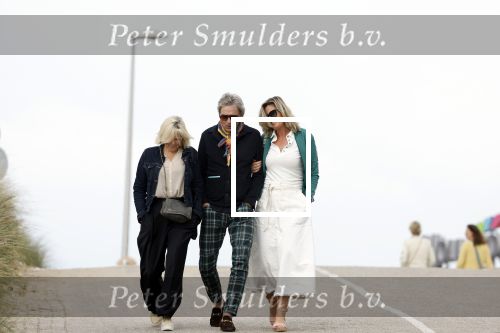 Zandvoort 31 mei 2022
Presentatie boek waar Matthijs v Nieuwkerk de mooiste verhalen voor uitgekozen heeft. 
Matthijs v Nieuwkerk met zijn vriendin Martha Riemsma