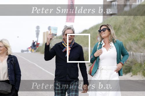 Zandvoort 31 mei 2022
Presentatie boek waar Matthijs v Nieuwkerk de mooiste verhalen voor uitgekozen heeft. 
Matthijs v Nieuwkerk met zijn vriendin Martha Riemsma