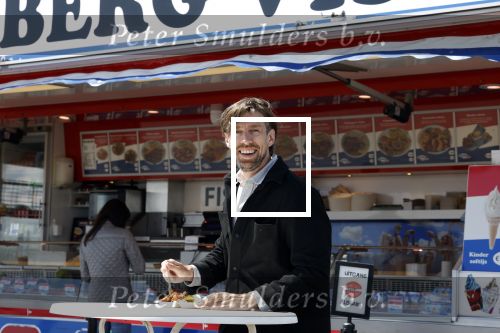 Zandvoort 25 mei 2022
Mattie Valk eet visje aan zee in Zandvoort.