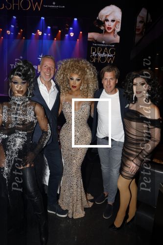 Amsterdam 31 mei 2022
Presentatie Dragshow bij the Harbour club .
Envy Peru, Skyla Versai, Abby omg, Vanessa van Cartier, Sederginne, Janey Jacke en Axel Andro . Nick Nielsen