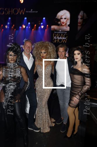 Amsterdam 31 mei 2022
Presentatie Dragshow bij the Harbour club .
Envy Peru, Skyla Versai, Abby omg, Vanessa van Cartier, Sederginne, Janey Jacke en Axel Andro . Nick Nielsen