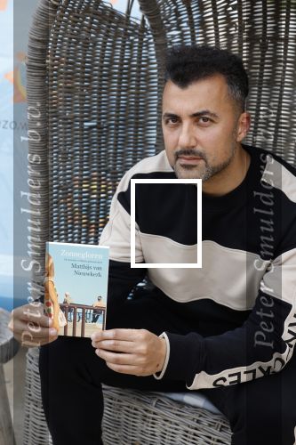 Zandvoort 31 mei 2022
Presentatie boek waar Matthijs v Nieuwkerk de mooiste verhalen voor uitgekozen heeft. 
Ozcan Akyol