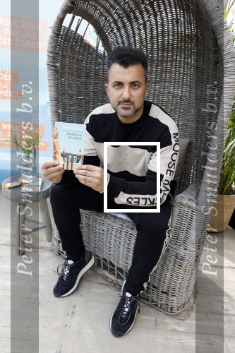 Zandvoort 31 mei 2022
Presentatie boek waar Matthijs v Nieuwkerk de mooiste verhalen voor uitgekozen heeft. 
Ozcan Akyol