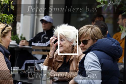 Amsterdam 4 juni 2022
Pamela Teves op terras op de pc hooftstraat