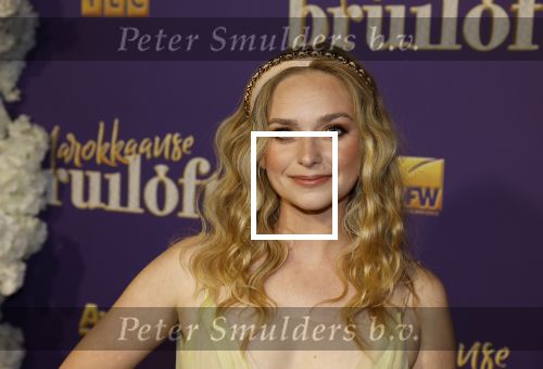 Amsterdam 30 mei 2022
Premiere Marokkaanse bruiloft in Tuschinski met oa als castleden Samouya Ahouaoui Walid Benmbarek Pip  Pellens Liza Sips en Nabil Aouled Ayad in tuschinski. Pip kwam met haar man Pim Wessels