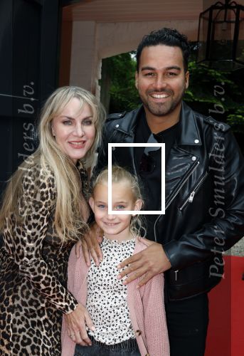 Huizen 25 mei 2022
Feestje ivm de nieuwe TLC serie van Louisa en Rowan op z\'n Gooisch. Louisa Jansen en haar man Rowan . Deon leon en zijn vrouw Rachel Kramer en hun dochter