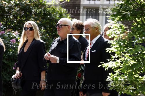 Laren 2 juni 2022
Begrafenis / dienst van Willibrord Frequin in de Sint Jansbasiliek in Laren . Rene v d Gijp kwam met zijn vrouw zoon en stiefdochter