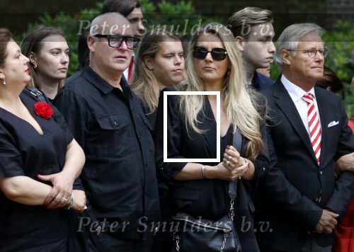 Laren 2 juni 2022
Begrafenis / dienst van Willibrord Frequin in de Sint Jansbasiliek in Laren . Rene v d Gijp kwam met zijn vrouw zoon en stiefdochter