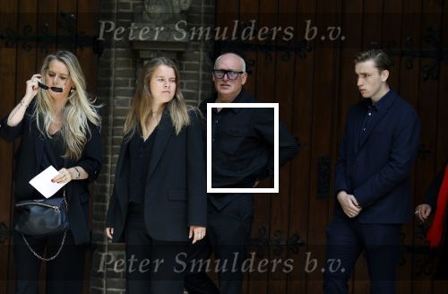 Laren 2 juni 2022
Begrafenis / dienst van Willibrord Frequin in de Sint Jansbasiliek in Laren . Rene v d Gijp kwam met zijn vrouw zoon en stiefdochter
