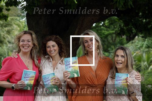 Amsterdam 25 mei 2022
Boekpresentatie Elle v Rijn Marion Pauw   Roos Schlikker en Femmetje de Wind .