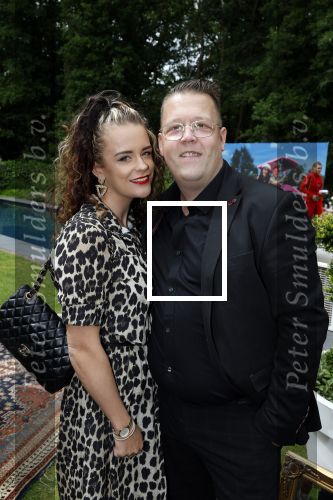Huizen 25 mei 2022
Feestje ivm de nieuwe TLC serie van Louisa en Rowan op z\'n Gooisch. Louisa Janssen en haar man Rowan .
Rutger v Barneveld met zijn nieuwe vriendin