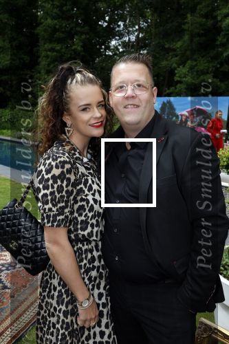 Huizen 25 mei 2022
Feestje ivm de nieuwe TLC serie van Louisa en Rowan op z\'n Gooisch. Louisa Janssen en haar man Rowan .
Rutger v Barneveld met zijn nieuwe vriendin