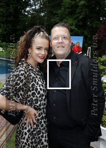 Huizen 25 mei 2022
Feestje ivm de nieuwe TLC serie van Louisa en Rowan op z\'n Gooisch. Louisa Janssen en haar man Rowan .
Rutger v Barneveld met zijn nieuwe vriendin