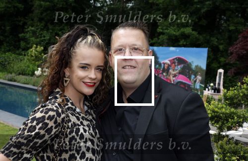 Huizen 25 mei 2022
Feestje ivm de nieuwe TLC serie van Louisa en Rowan op z\'n Gooisch. Louisa Janssen en haar man Rowan .
Rutger v Barneveld met zijn nieuwe vriendin
