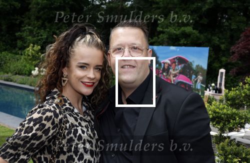 Huizen 25 mei 2022
Feestje ivm de nieuwe TLC serie van Louisa en Rowan op z\'n Gooisch. Louisa Janssen en haar man Rowan .
Rutger v Barneveld met zijn nieuwe vriendin