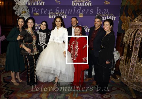 Amsterdam 30 mei 2022
Premiere Marokkaanse bruiloft in Tuschinski met oa als castleden Soumaya Ahouaoui Walid Benmbarek Pip Pellens Liza Sips en Nabil Aouled Ayad in tuschinski. Soumaya Ahouaoui kwam met haar moeder en familie