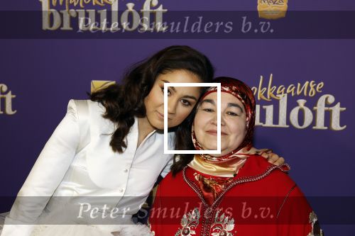 Amsterdam 30 mei 2022
Premiere Marokkaanse bruiloft in Tuschinski met oa als castleden Soumaya Ahouaoui Walid Benmbarek Pip Pellens Liza Sips en Nabil Aouled Ayad in tuschinski. Soumaya Ahouaoui kwam met haar moeder en familie