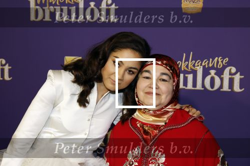 Amsterdam 30 mei 2022
Premiere Marokkaanse bruiloft in Tuschinski met oa als castleden Soumaya Ahouaoui Walid Benmbarek Pip Pellens Liza Sips en Nabil Aouled Ayad in tuschinski. Soumaya Ahouaoui kwam met haar moeder en familie