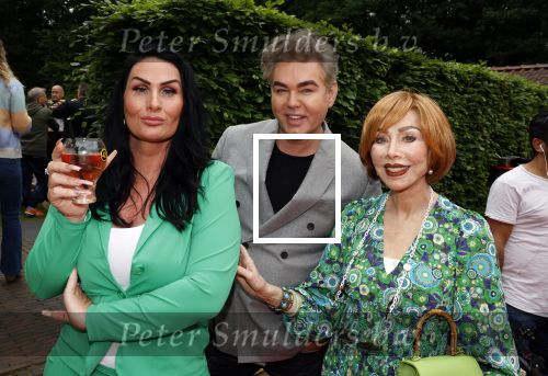 Huizen 25 mei 2022
Feestje ivm de nieuwe TLC serie van Louisa en Rowan op z\'n Gooisch. Louisa Janssen en haar man Rowan .Teun Fohn en Marijke Helwegen