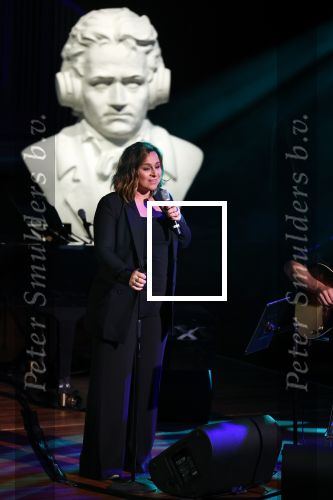Bussum 16 mei 2022
Uitreiking Buma awrds in spant bussum.
Trijntje Oosterhuis en de zoon van Henny Vrienten Xander Vrienten