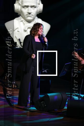 Bussum 16 mei 2022
Uitreiking Buma awrds in spant bussum.
Trijntje Oosterhuis en de zoon van Henny Vrienten Xander Vrienten