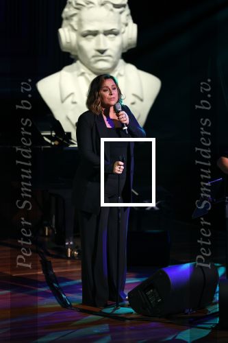 Bussum 16 mei 2022
Uitreiking Buma awrds in spant bussum.
Trijntje Oosterhuis en de zoon van Henny Vrienten Xander Vrienten