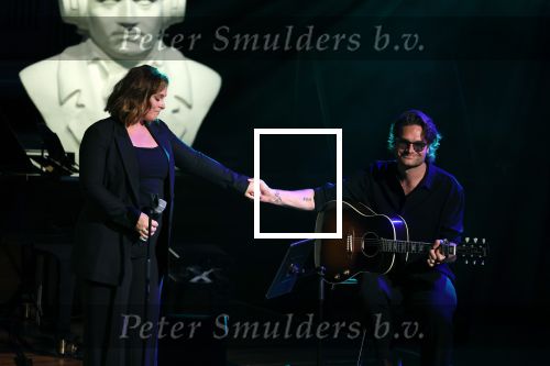 Bussum 16 mei 2022
Uitreiking Buma awrds in spant bussum.
Trijntje Oosterhuis en de zoon van Henny Vrienten Xander Vrienten