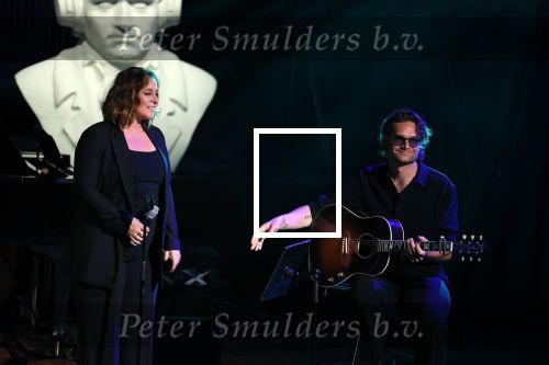Bussum 16 mei 2022
Uitreiking Buma awrds in spant bussum.
Trijntje Oosterhuis en de zoon van Henny Vrienten Xander Vrienten